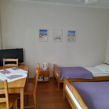 Lewada Trzyosobowy Z Balkonem Privatunterkunft