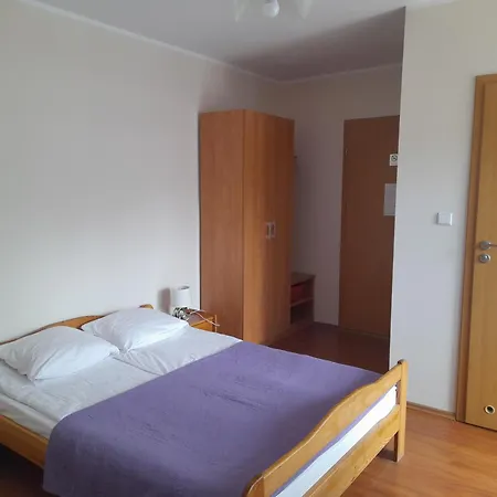 Lewada Trzyosobowy Z Balkonem Проживание в семье